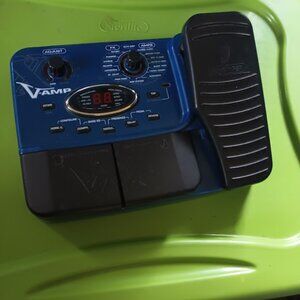 Behringer V-Amp guitar multi-effects processor